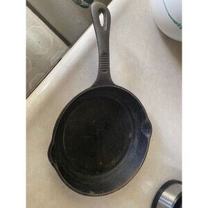 BENJAMIN &  MEDWIN 8'' CAST IRON SKILLET  - Pan